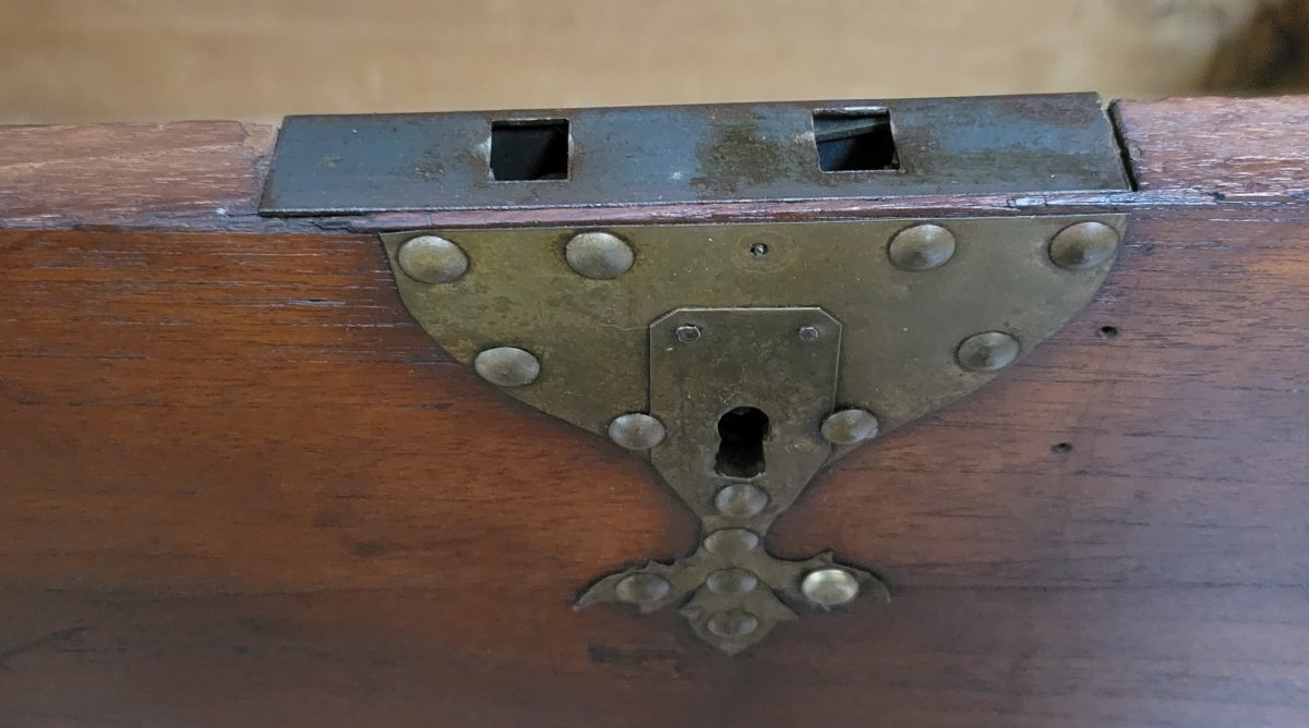 Wooden And Brass-studded Travel Trunk – Key Lock – 19th Century  -photo-1