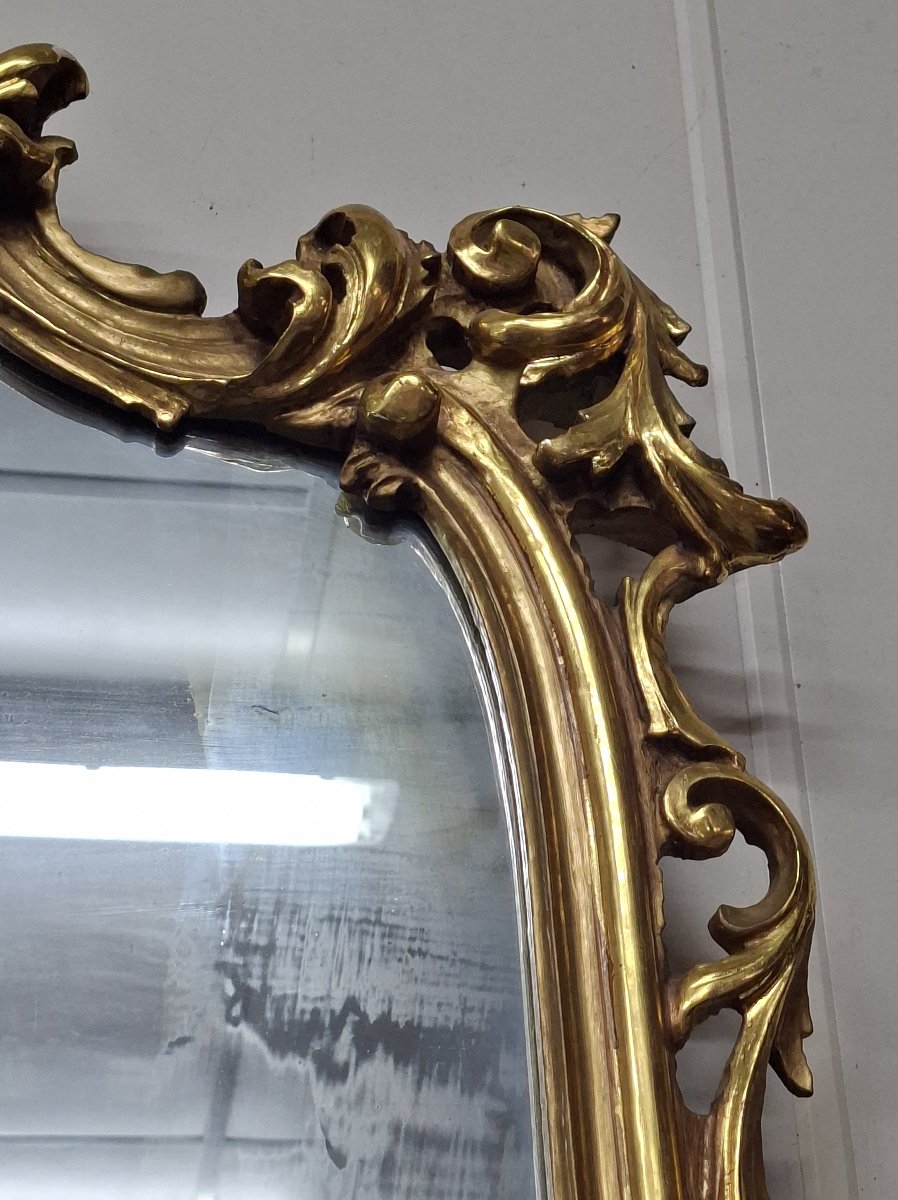 Grand miroir en bois sculpté et doré – Décor rocaille – XXe siècle-photo-4
