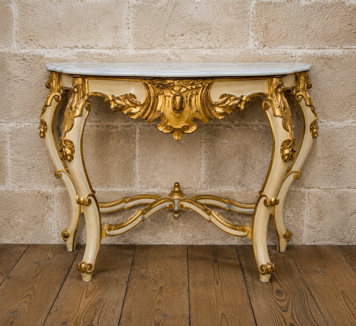 Console de style Louis XV – Bois laqué crème et doré – Dessus de marbre blanc