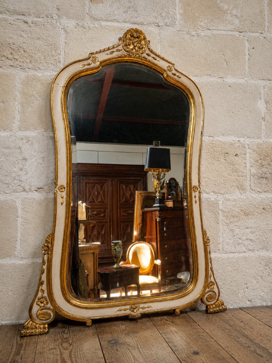 Grand miroir de cheminée – Bois laqué crème et doré – Style Louis XV / Napoléon III 