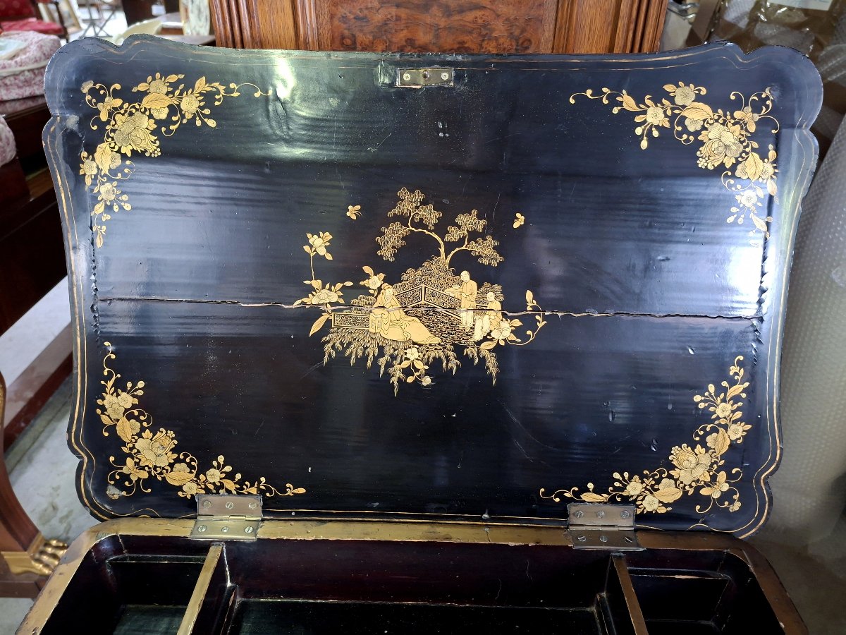 Black Lacquer Sewing Table With Gilded Chinese Motifs – 19th Century-photo-1