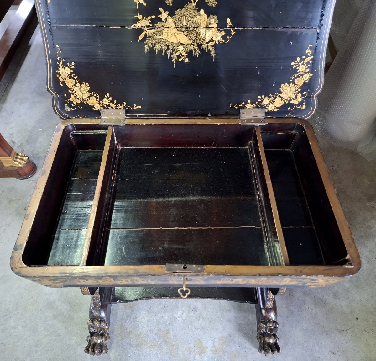 Black Lacquer Sewing Table With Gilded Chinese Motifs – 19th Century-photo-2