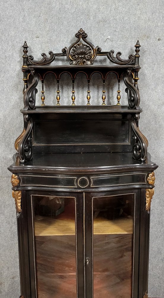 Meuble vitrine Napoléon III en bois noirci et rehauts dorés – XIXe siècle -photo-1