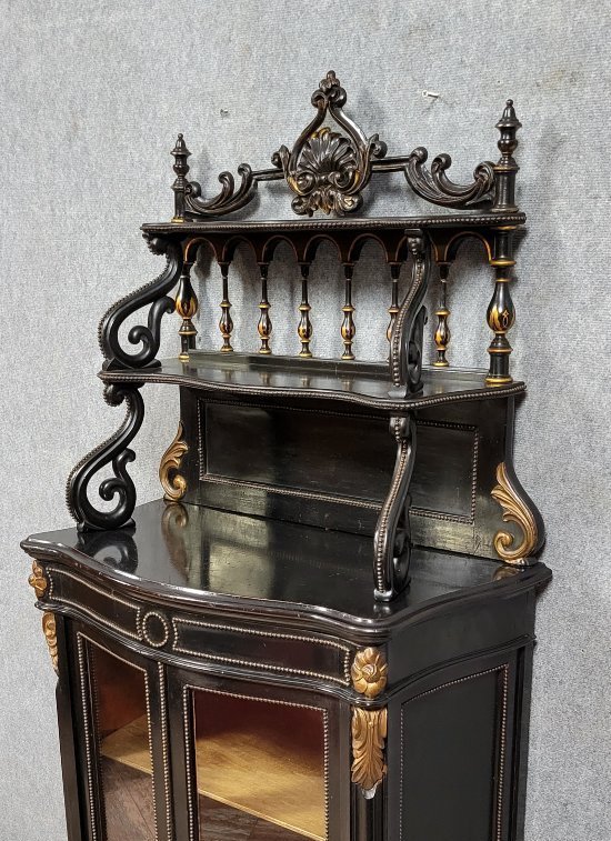 Meuble vitrine Napoléon III en bois noirci et rehauts dorés – XIXe siècle -photo-2