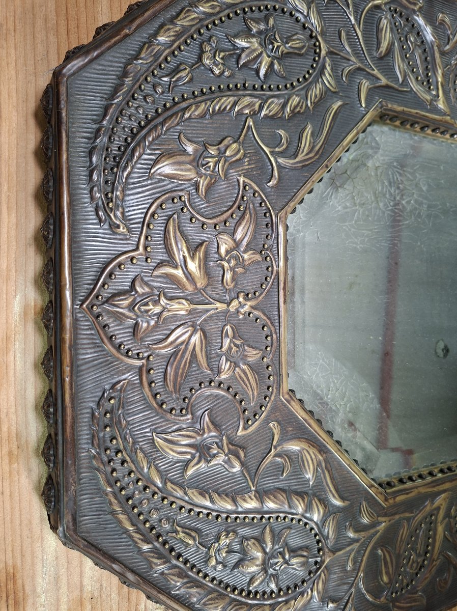 Miroir octogonal en cuivre repoussé – Décor floral et orientaliste -photo-3