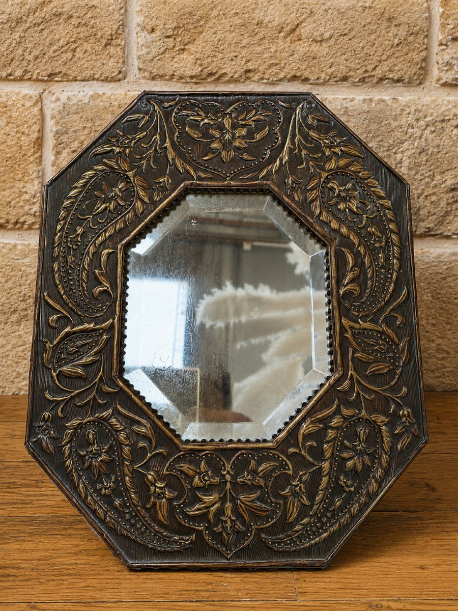 Miroir octogonal en cuivre repoussé – Décor floral et orientaliste 