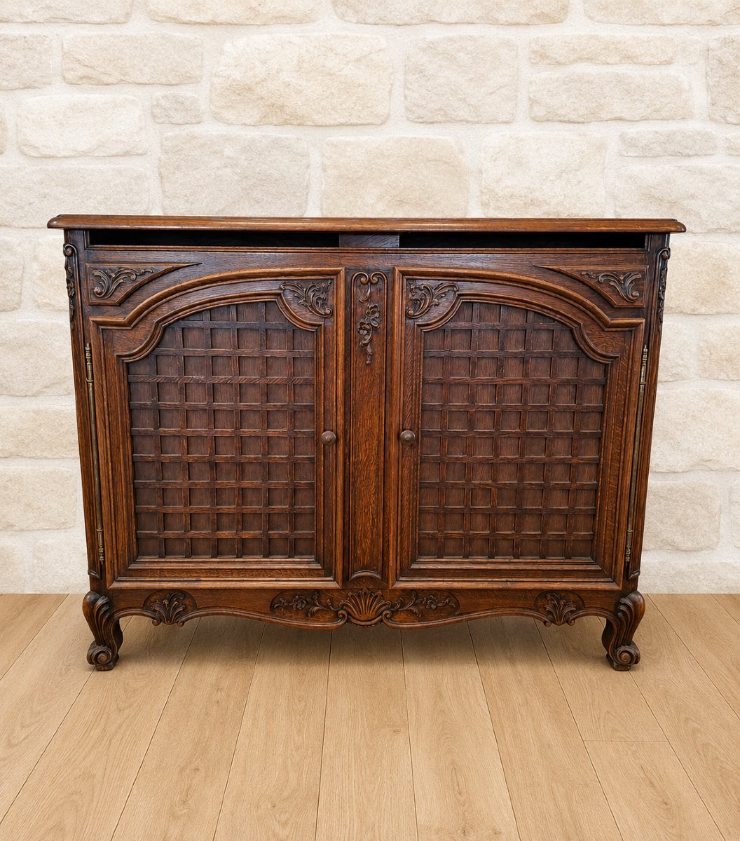 Faux Buffet  a cache secréte en chêne sculpté – St Louis XV/Régence 