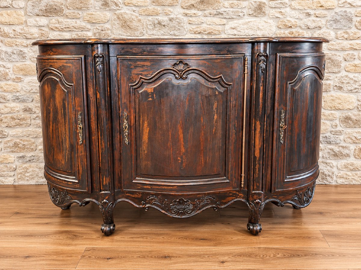 Buffet de style Louis XV en bois sculpté patine usagée volontairement 