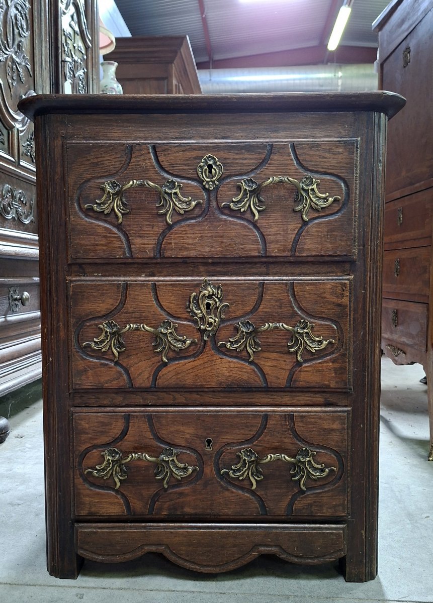 Louis XIV-era Ladies' Chest Of Drawers With Three Drawers, Made Of Oak – Carved Decoration -photo-2