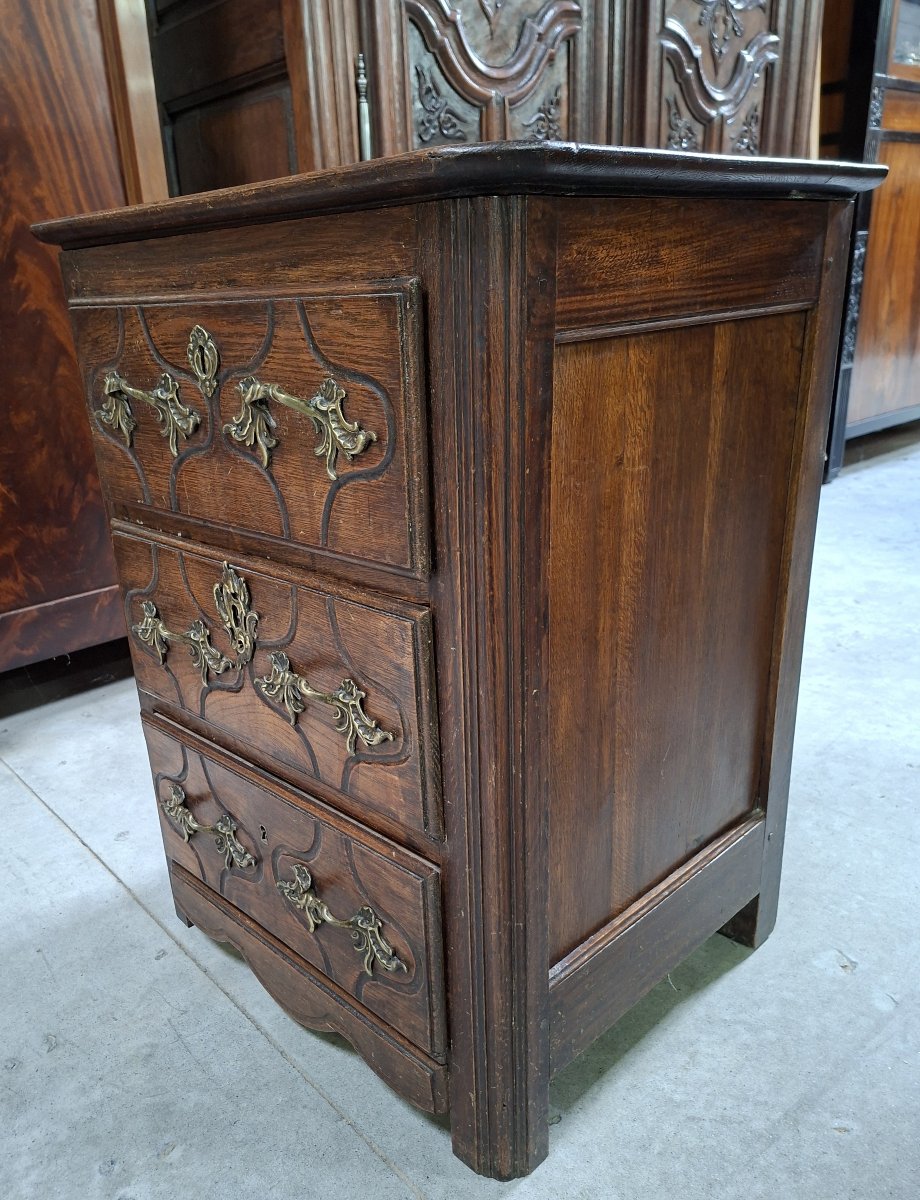 Louis XIV-era Ladies' Chest Of Drawers With Three Drawers, Made Of Oak – Carved Decoration -photo-4