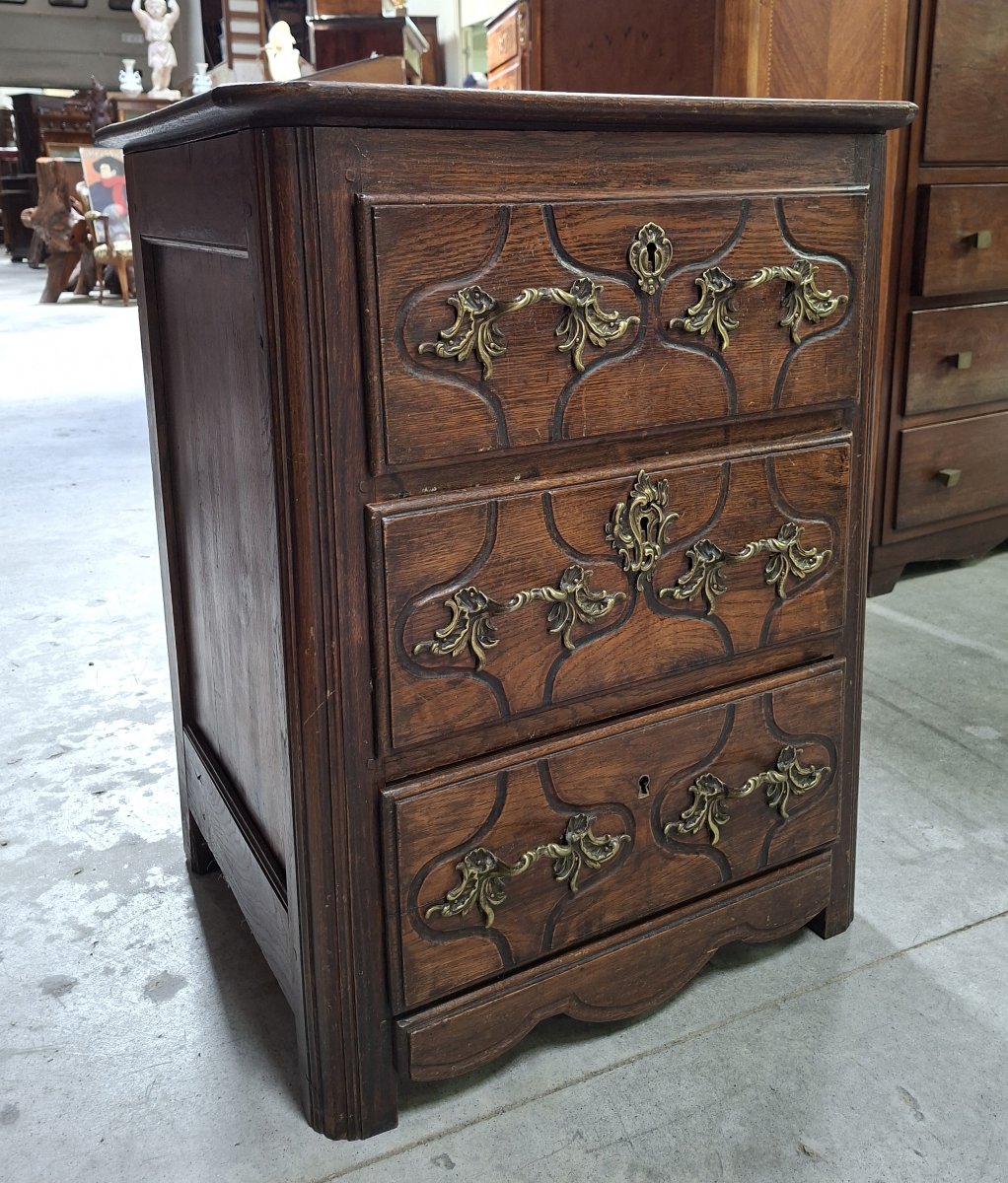 Louis XIV-era Ladies' Chest Of Drawers With Three Drawers, Made Of Oak – Carved Decoration -photo-1
