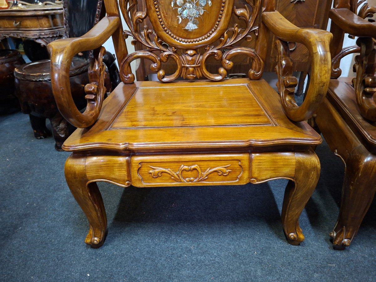 Paire de fauteuils asiatiques en bois sculpté et incrustations de nacre – XXe -photo-4
