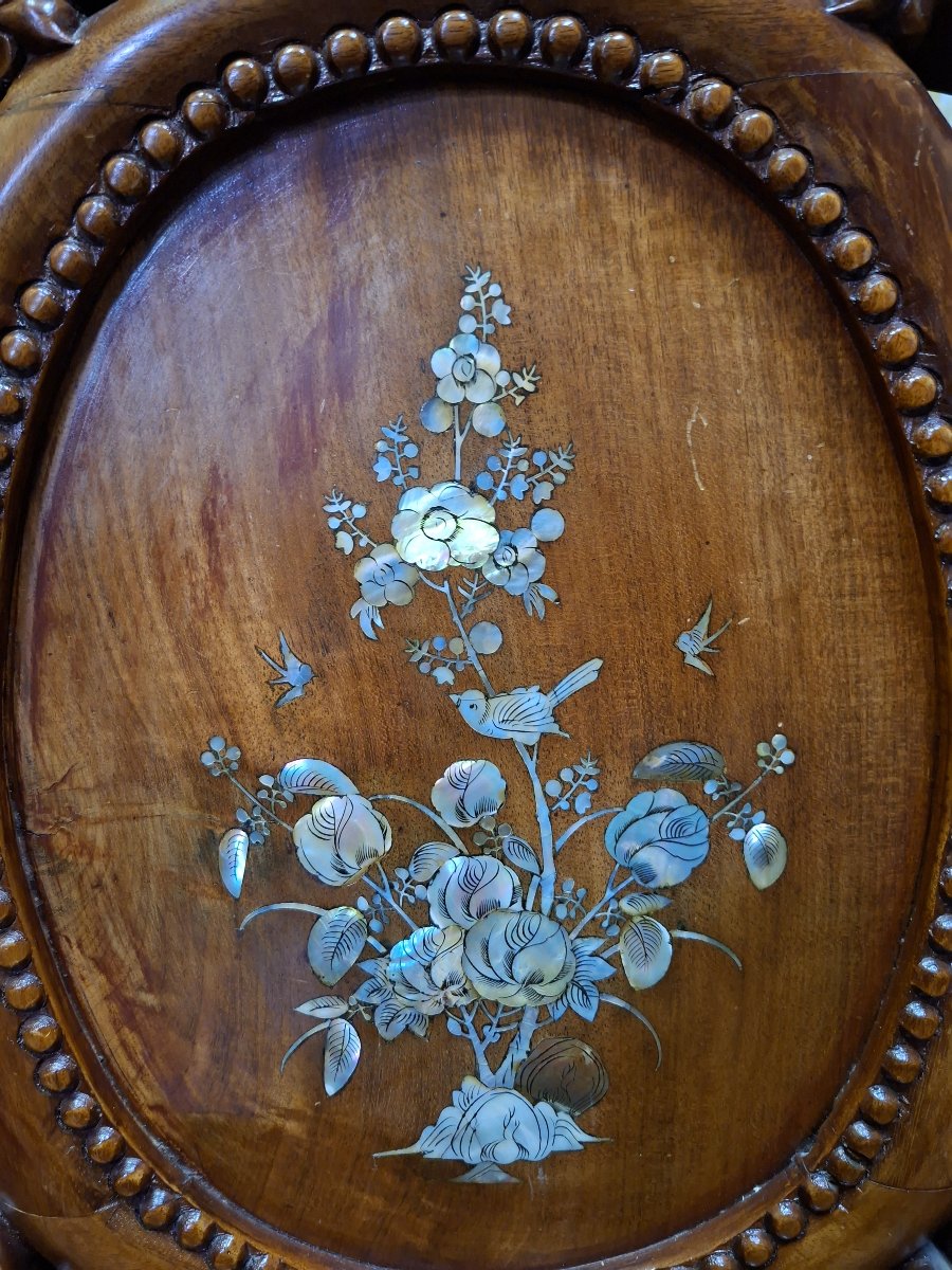 Paire de fauteuils asiatiques en bois sculpté et incrustations de nacre – XXe -photo-1