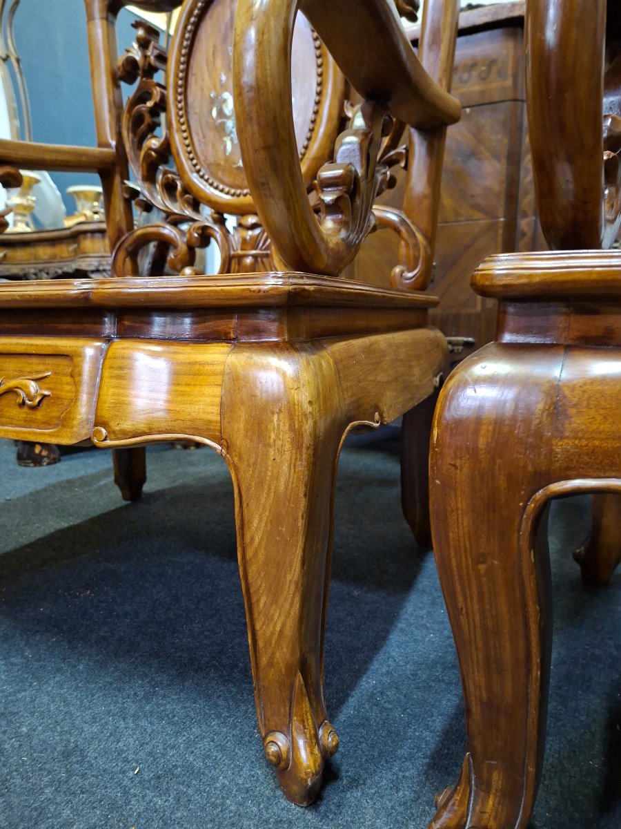 Paire de fauteuils asiatiques en bois sculpté et incrustations de nacre – XXe -photo-4