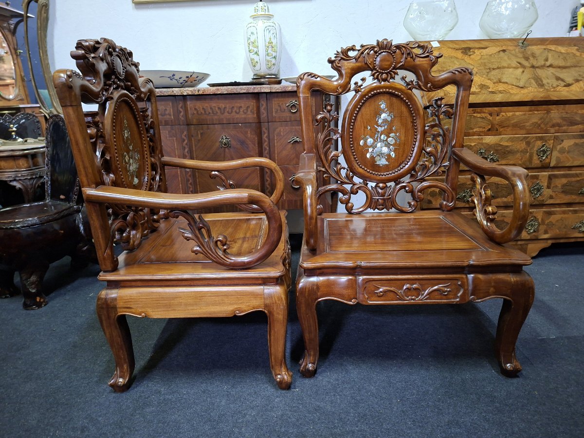 Paire de fauteuils asiatiques en bois sculpté et incrustations de nacre – XXe -photo-5