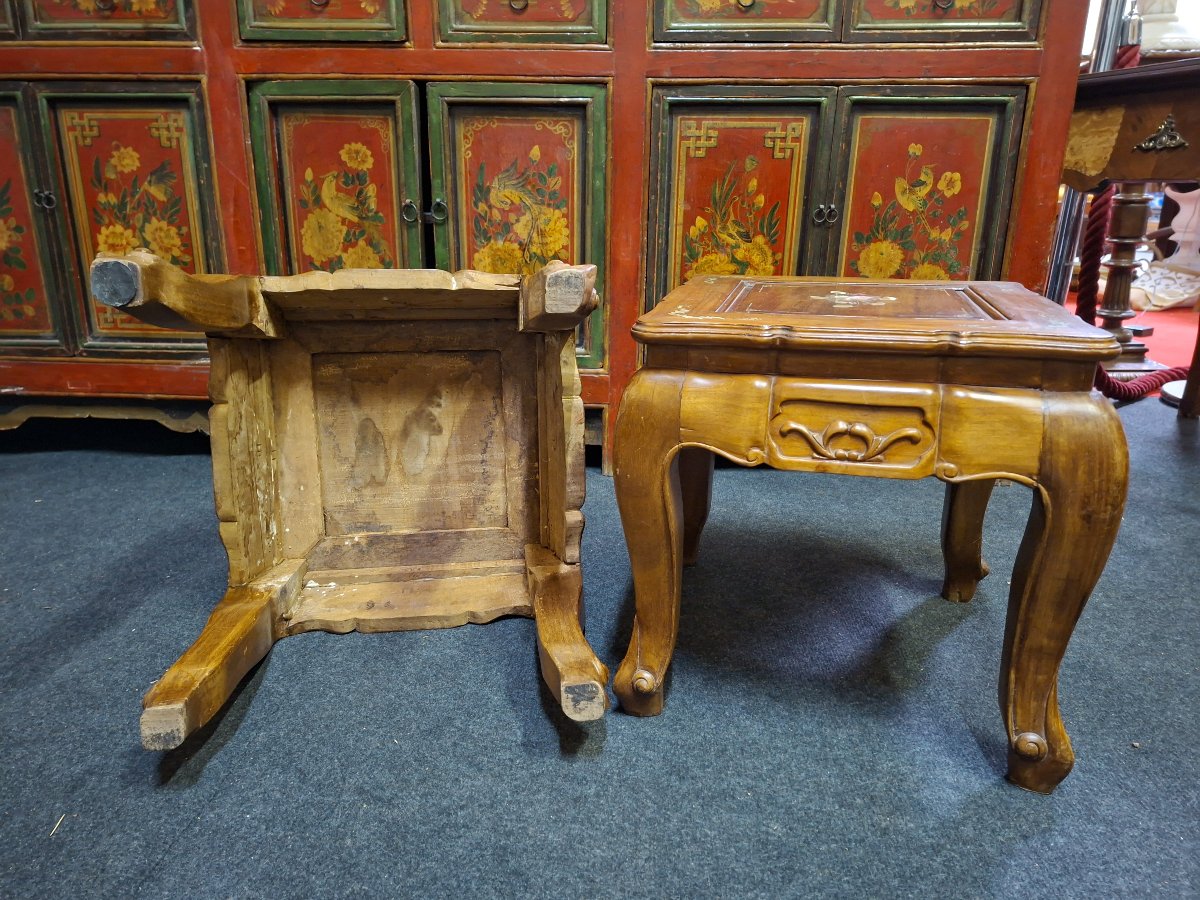 Paire de tables d’appoint chinoises en bois sculpté et incrustations de nacre – XXe siècle -photo-3