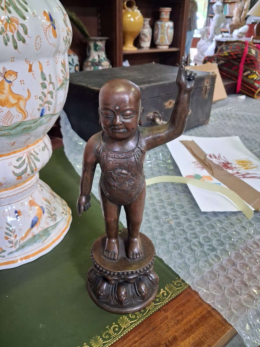 Statuette Asiatique en bronze – Enfant sur socle lotiforme – H. 30 cm-photo-3