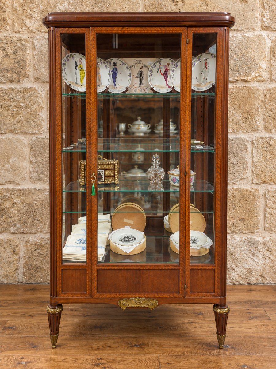 Vitrine d’exposition en acajou et marqueterie – Style Louis XVI – 