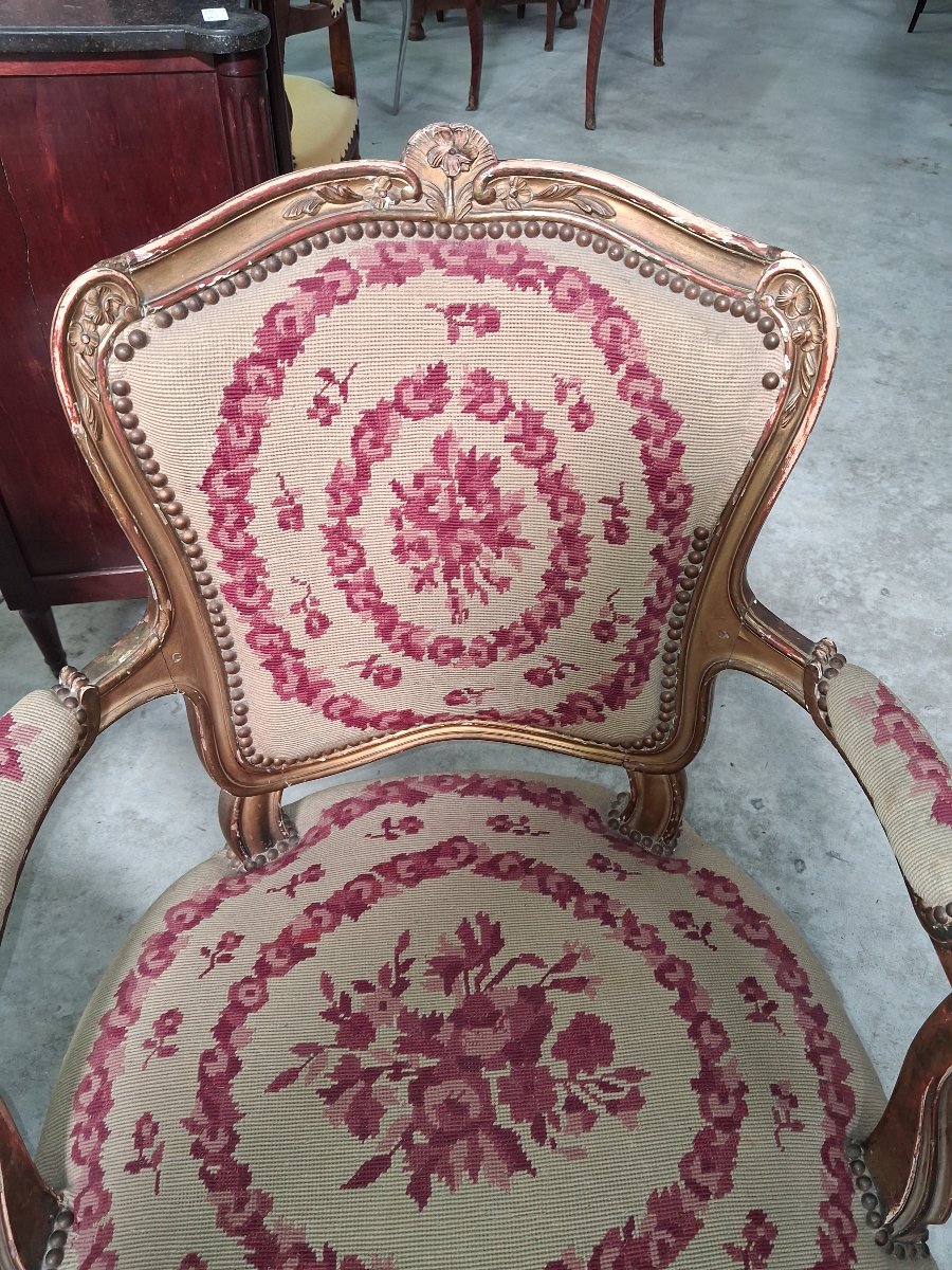 Paire de fauteuils dorés de style Louis XV – Tapisserie au petit point -photo-1