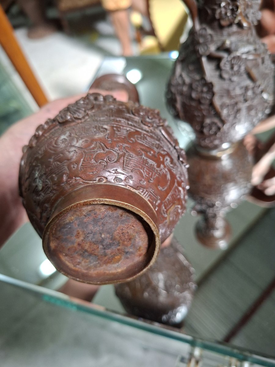 Paire de vases asiatiques en bronze à décor en relief – XIXe siècle-photo-4