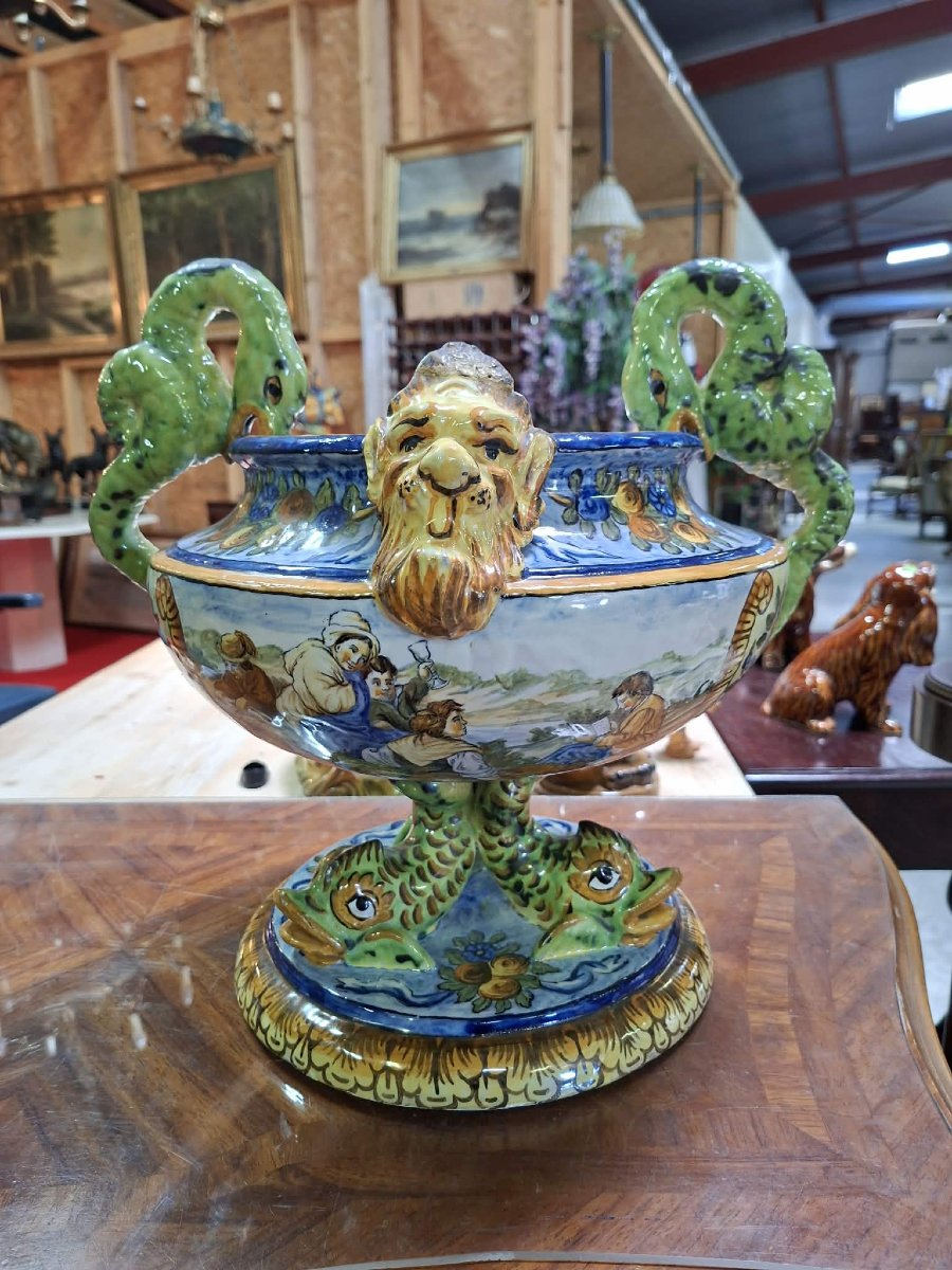 Grande coupe en faïence polychrome – Décor de personnages et animaux fantastiques -photo-2