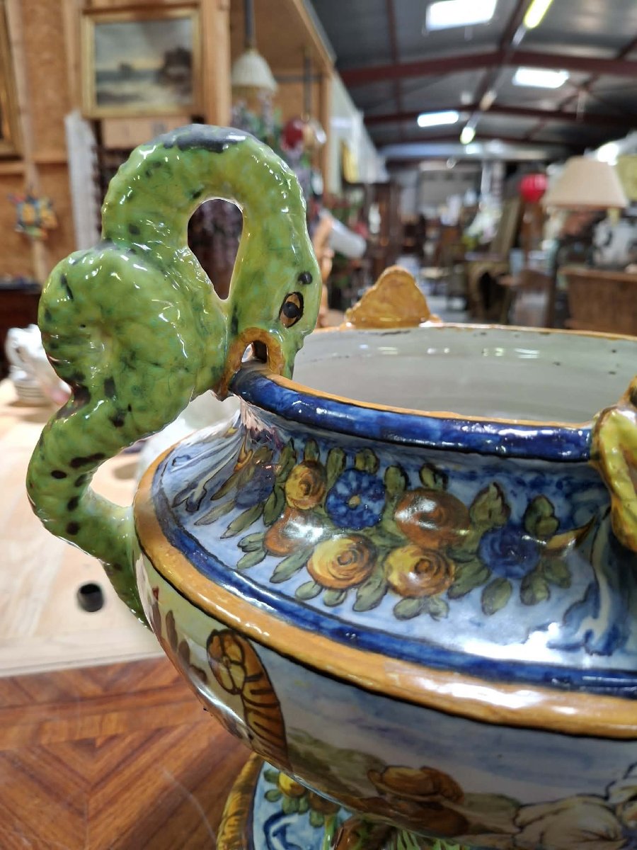Grande coupe en faïence polychrome – Décor de personnages et animaux fantastiques -photo-4