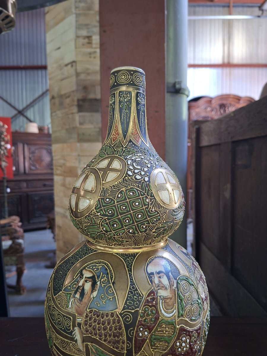 Satsuma époque Meiji : Vase gourde en céramique polychrome et dorée -photo-2