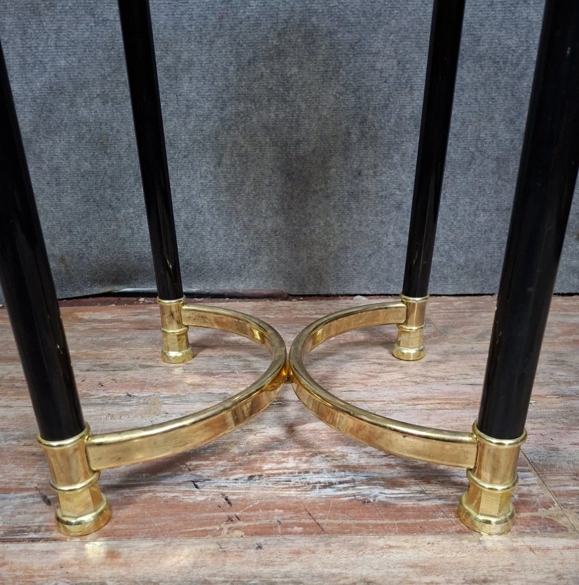 Table d’appoint ronde en laiton et verre fumé – Années 1970-photo-3