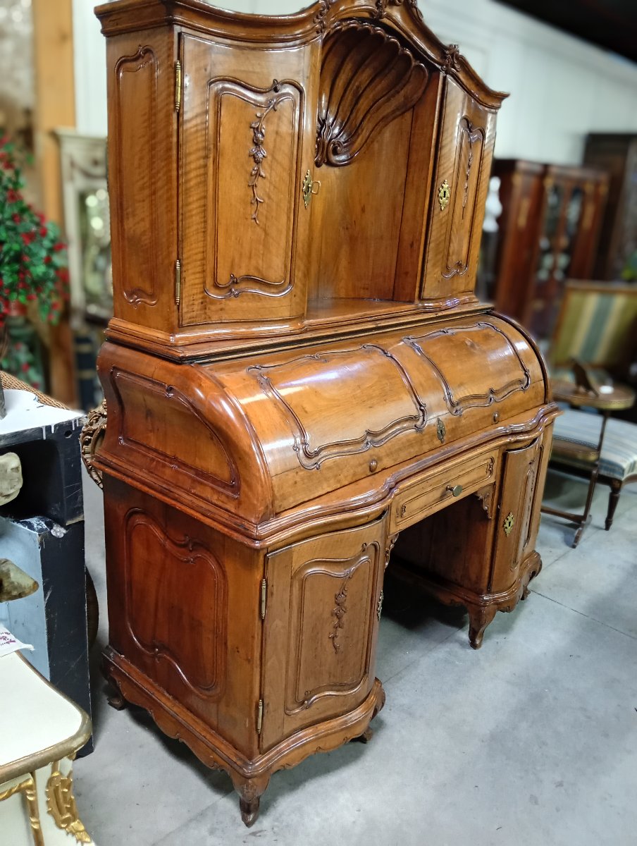 Important bureau à cylindre en noyer sculpté – Époque Louis XV – XVIIIe siècle -photo-3