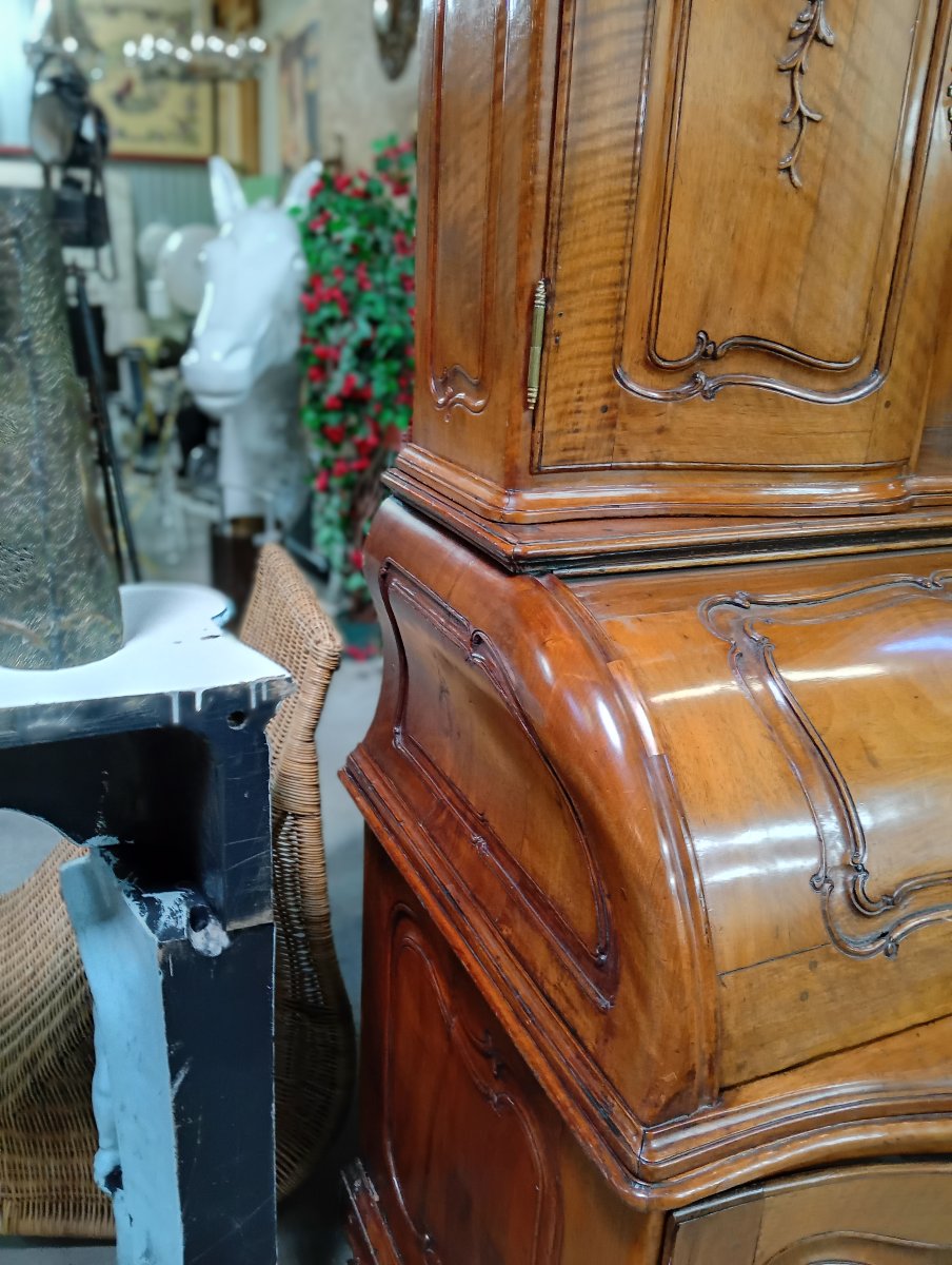 Important bureau à cylindre en noyer sculpté – Époque Louis XV – XVIIIe siècle -photo-4