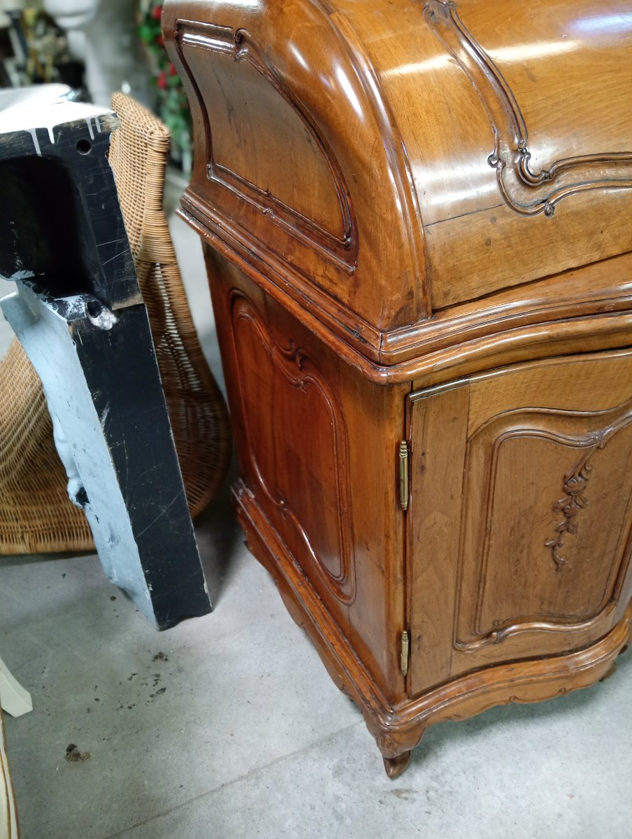 Important bureau à cylindre en noyer sculpté – Époque Louis XV – XVIIIe siècle -photo-1