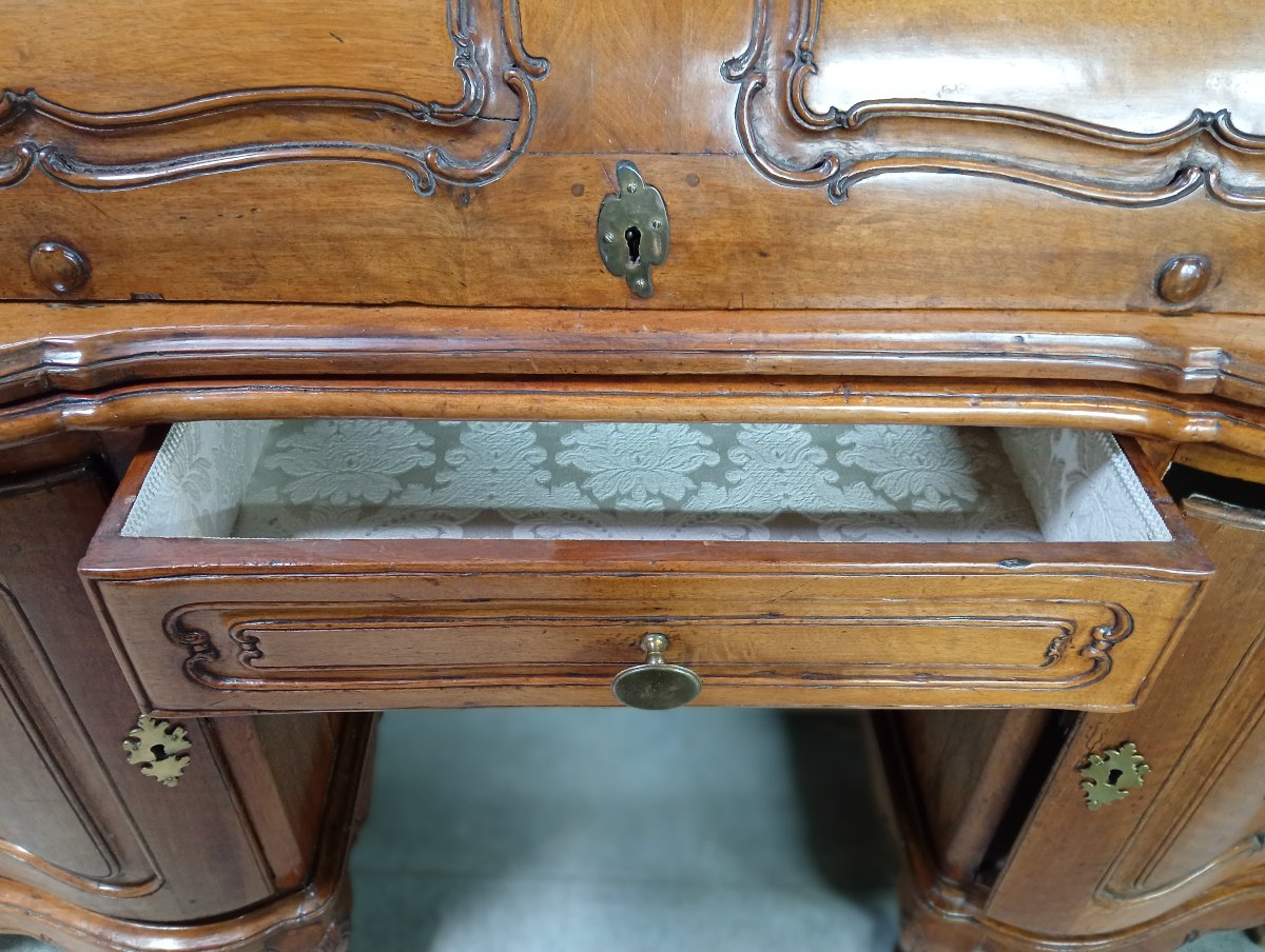 Important bureau à cylindre en noyer sculpté – Époque Louis XV – XVIIIe siècle -photo-5