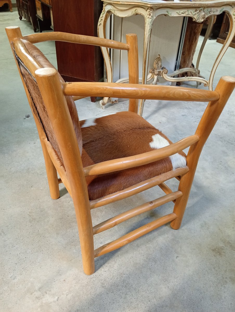 Fauteuil rustique en bois clair et peau de vache – Travail seconde moitié  XXeme -photo-5