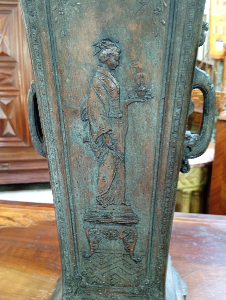 Pair Of Cast-iron Medici Vases With Japanese-style Decoration – 19th Century-photo-1
