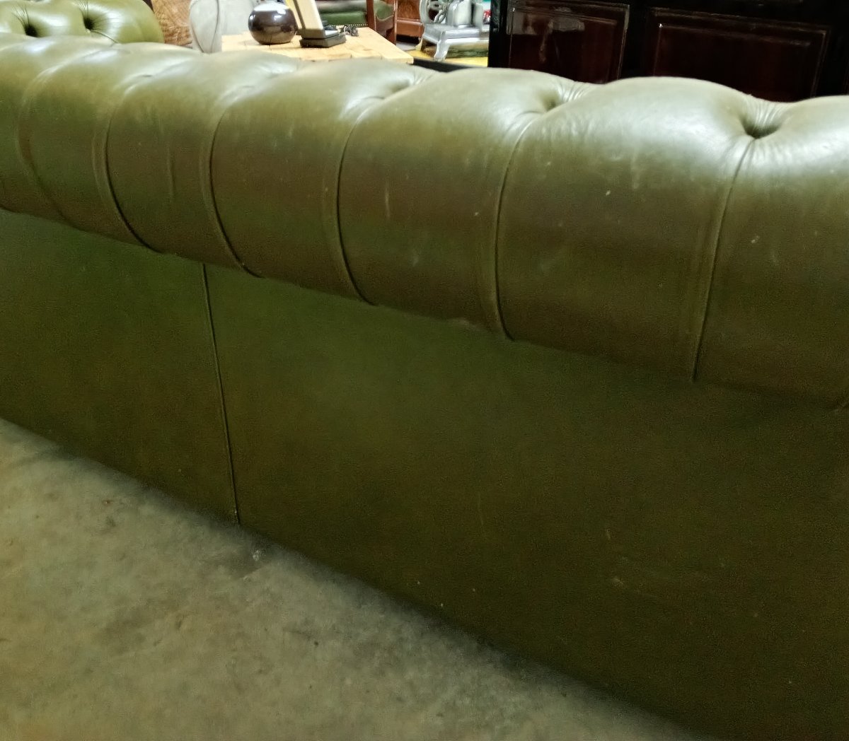 Grand canapé Chesterfield en cuir vert capitonné – 3 places-photo-5