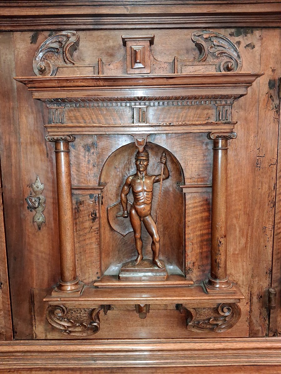 Important cabinet d’apparat en noyer sculpté – Style Renaissance – XIXe siècle -photo-1