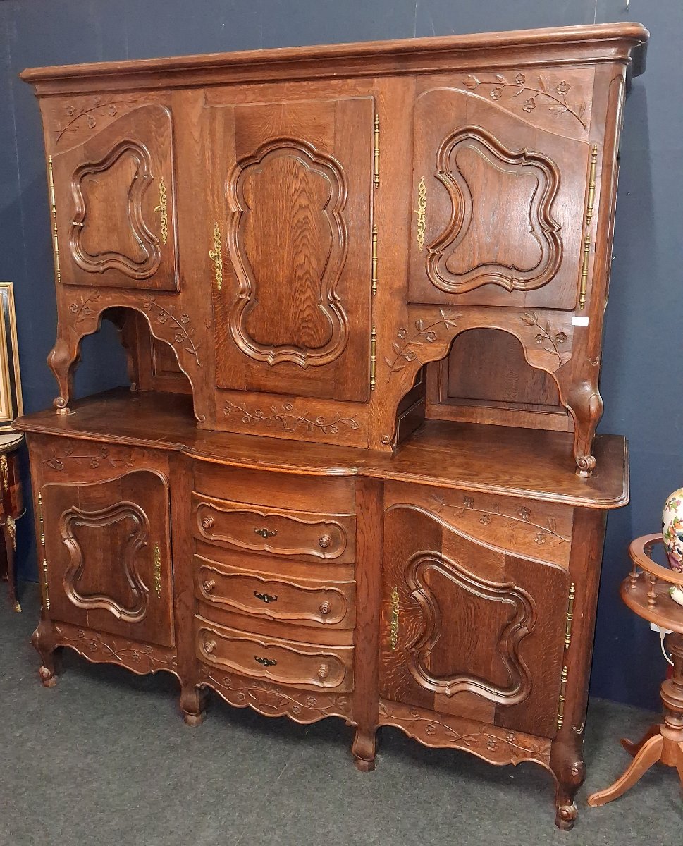 Buffet deux-corps en chêne sculpté – façade a ressaut - Travail régional – début XXe siècle -photo-2