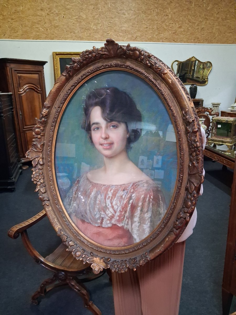 Marie-Louise Chaumet-Sousselier – Élégant portrait de jeune femme au pastel – fin XIXe siècle  -photo-4