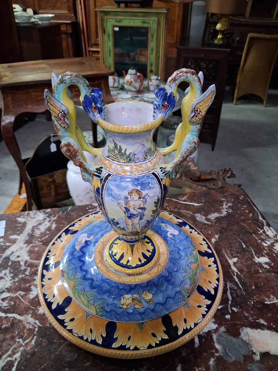 Importante aiguière et son dormant en faïence polychrome –Nevers Émile Georges –Décor de putti -photo-3