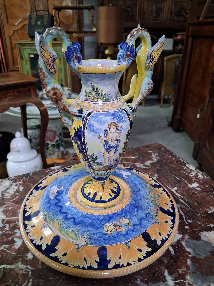 Importante aiguière et son dormant en faïence polychrome –Nevers Émile Georges –Décor de putti -photo-4