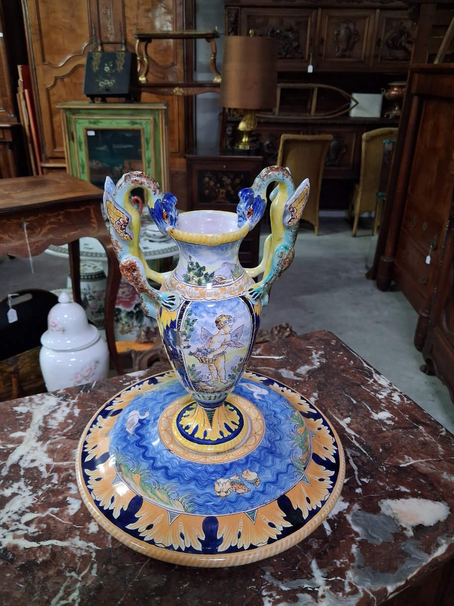 Importante aiguière et son dormant en faïence polychrome –Nevers Émile Georges –Décor de putti -photo-1
