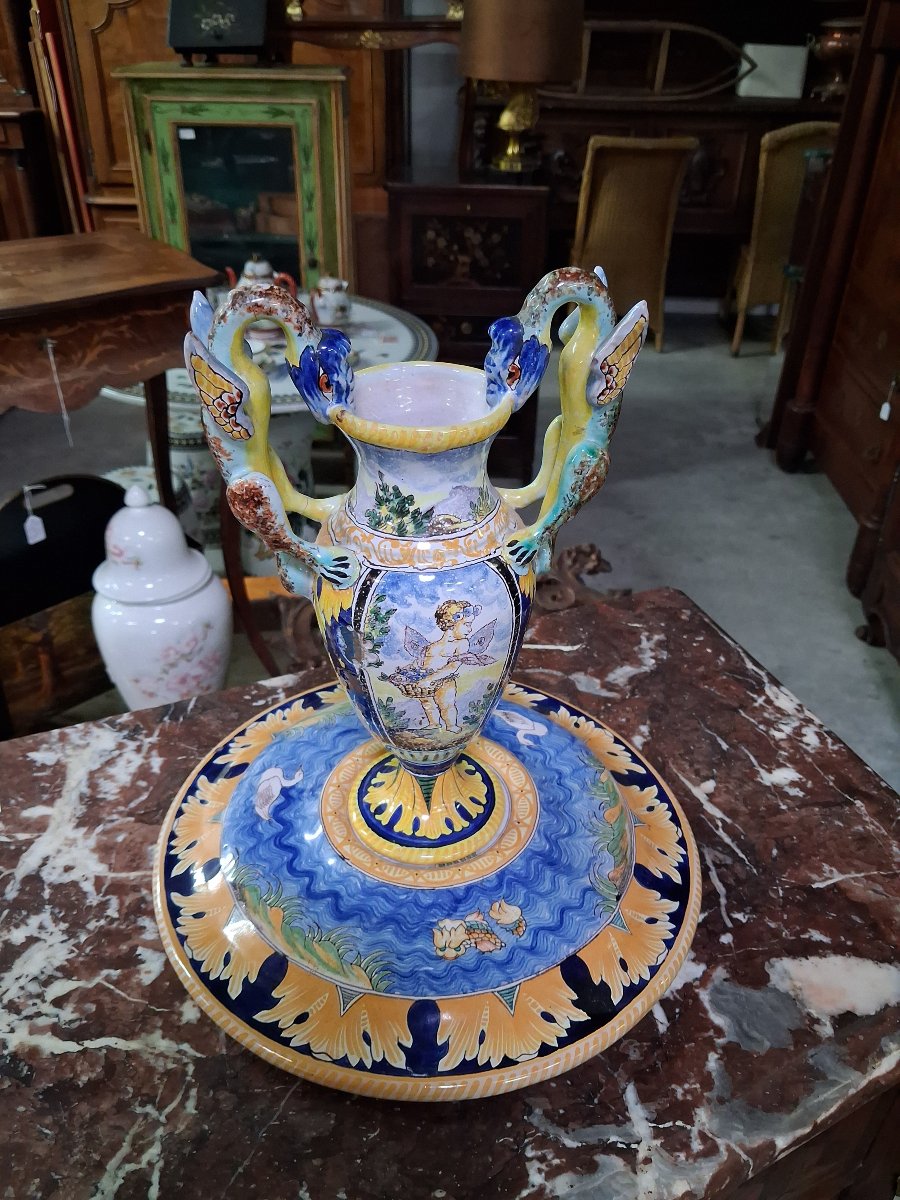 Importante aiguière et son dormant en faïence polychrome –Nevers Émile Georges –Décor de putti -photo-2