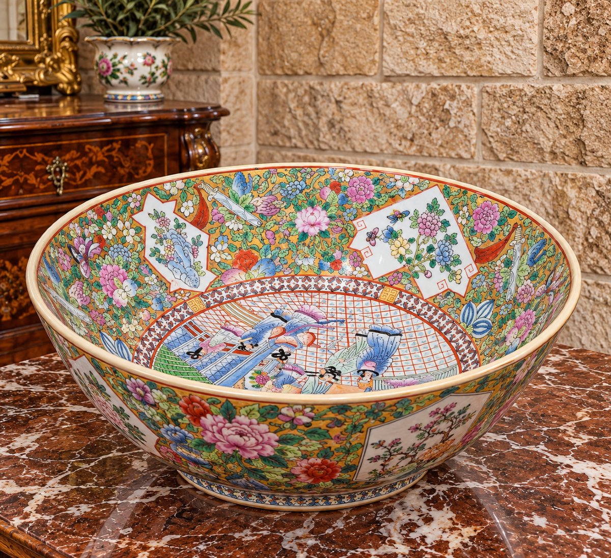 Large Chinese Porcelain Bowl – Famille Rose Design, Gold Background – 20th Century –