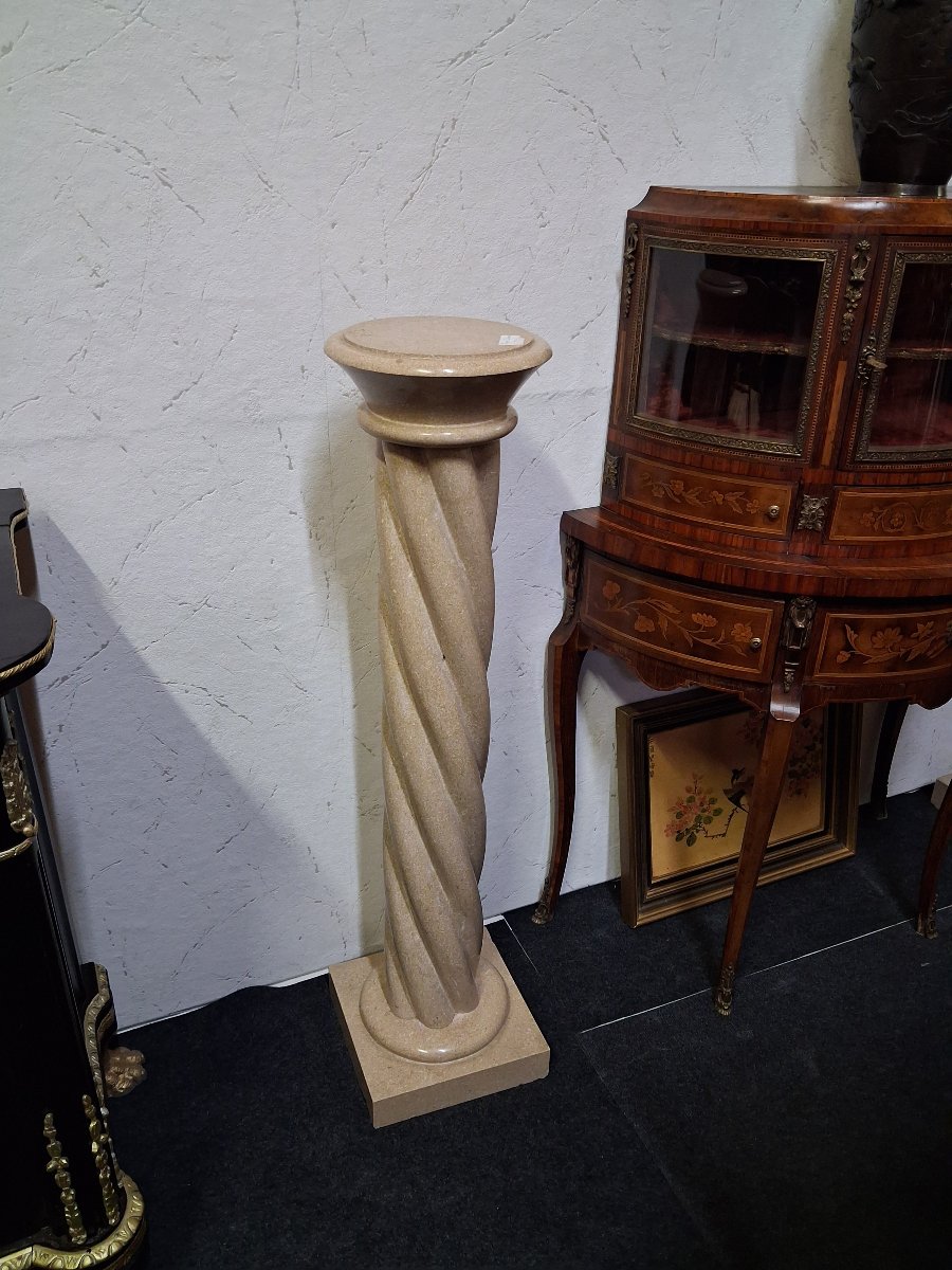 Paire de colonnes torsadées en marbre clair – XXe siècle – Hauteur 105 cm-photo-2