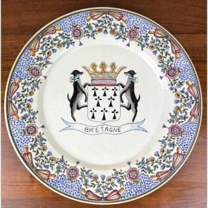 Brittany Early 20th Century: Huge Dish With Coats Of Arms And Dogs With Hand-painted Decor