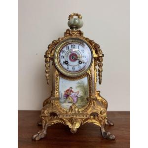 Napoleon III Clock In Gilt Bronze And Hand Decorated And Painted Porcelain Plates  