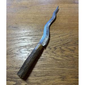 Curious Dagger With Horn Handle 