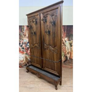 porte manteaux style Louis XV en noyer réalisé avec des portes du XVIIIeme siecle  