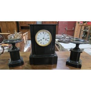 pendule borne époque Napoléon III avec ses deux cassolettes