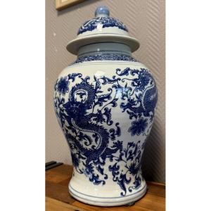 Important vase couvert Chinois en porcelaine bleu blanche